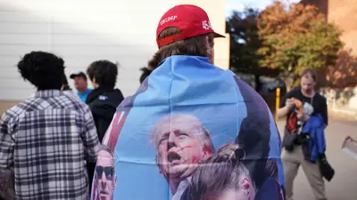 صورة لترامب لحظة محاولة اغتياله على ظهر أحد مؤيديه