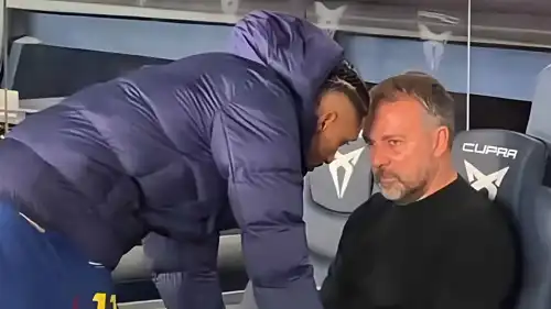 هانز فليك مدرب برشلونة الإسباني مع رافينيا