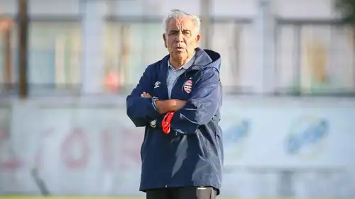 فوزي البنزرتي مدرب النادي الإفريقي التونسي