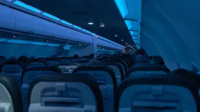 تعتيم أضواء الطائرة عند الإقلاع والهبوط