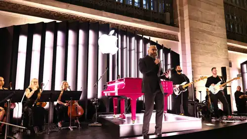 من تحضيرات احتفال شركة أبل