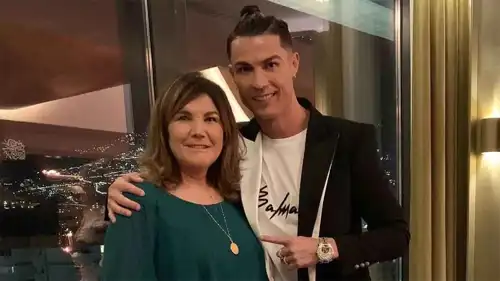 رونالدو مع والدته