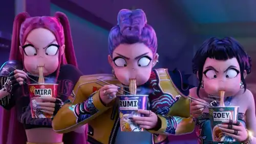 أبطال الفيلم يتناولون النودلز