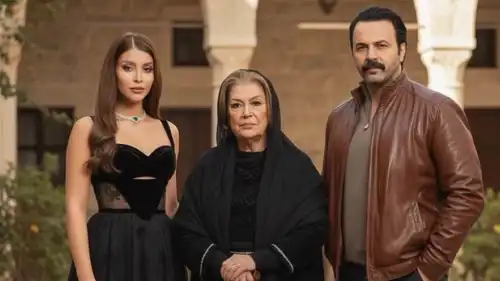 منى واصف وتيم حسن ومرام علي