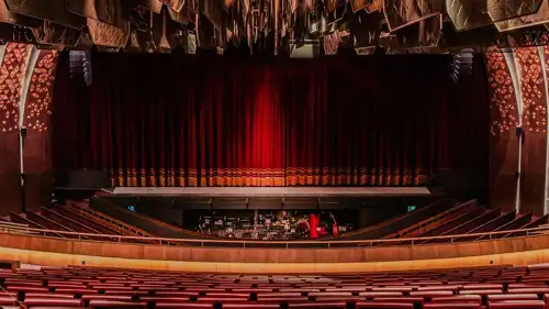 مركز الملك فهد الثقافي قبيل حفل الأفضل في آسيا