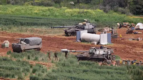 جنود وآليات إسرائيلية قرب حدود لبنان