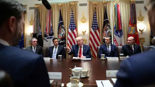 دونالد ترامب خلال اجتماع حكومي في البيت الأبيض