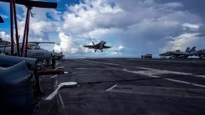 حاملة طائرات أمريكية