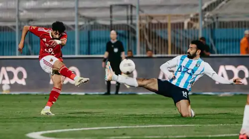 مروان عطية ومهند لاشين خلال مباراة الأهلي وبيراميدز