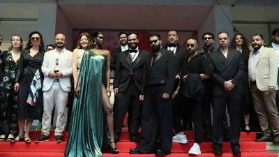 صُناع فيلم عائشة لا تستطيع الطيران في كان السينمائي