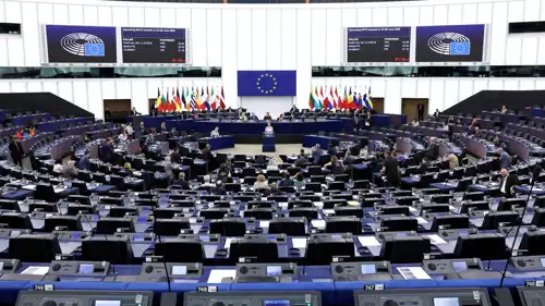 مناقشة حول الاستعدادات لقمة حلف شمال الأطلسي المقرر عقدها يومي 24 و25 يونيو/حزيران في لاهاي، في ستراسبورغ، شرقي فرنسا، في 18 يونيو/حزيران 2025