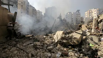 مبنى مدمّر بعد غارة إسرائيلية على الضاحية الجنوبية