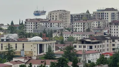 ميناء سوخومي (سوخوم) على البحر الأسود، عاصمة منطقة أبخازيا المنشقة عن جورجيا