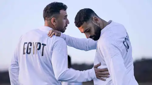 صلاح وتريزيغيه في تدريب منتخب مصر بالمغرب