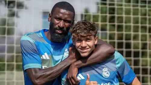 تياغو بيتارش مع أنطونيو روديغر مدافع ريال مدريد 