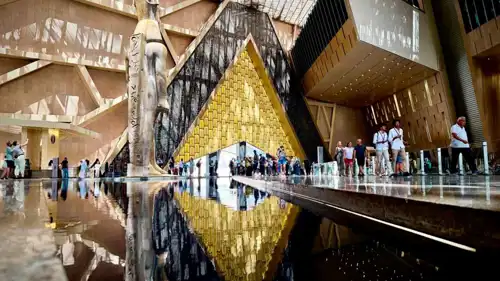 البهو الرئيسي للمتحف المصري الكبير 