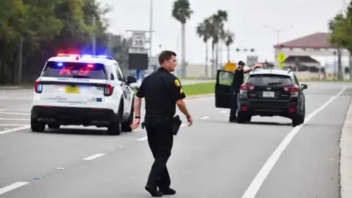 رجال أمن قرب قاعدة عسكرية في فلوريدا