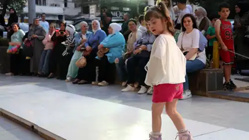 جزء من عرض الأزياء لمصابي متلازمة داون في سوريا