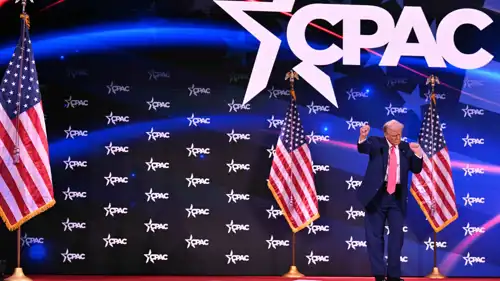 ترامب يرقص بعد إلقاء كلمته في مؤتمر "CPAC" فبراير 2025