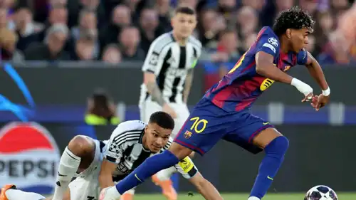 لامين يامال في مباراة برشلونة ونيوكاسل