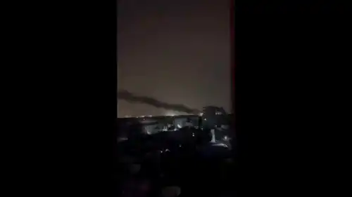 دخان يتصاعد جراء غارة إسرائيلية على شمال قطاع غزة