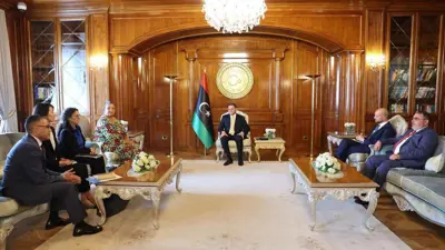 هانا تاته خلال لقاء مع مسؤولين ليبيين