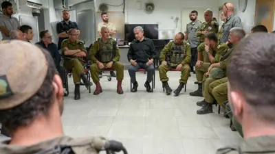 نتنياهو بين قادة الجيش