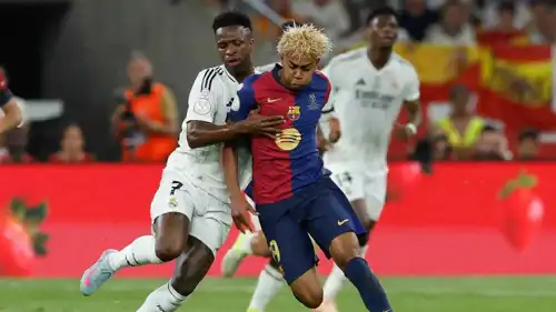 فينيسيوس جونيور مع لامين يامال