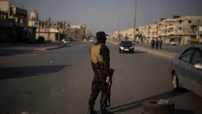 عنصر من قوات الأمن السوري