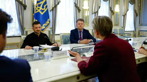 زيلينسكي خلال اجتماع مع وزيرة خارجية بريطانيا 