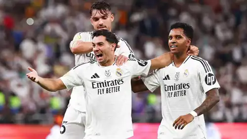 راؤول أسينسيو مع زملائه في ريال مدريد