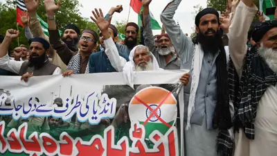 محتجون باكستانيون ينددون بتصعيد الهند