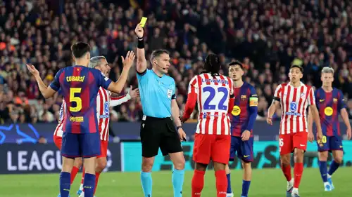 حكم مباراة برشلونة وأتلتيكو مدريد