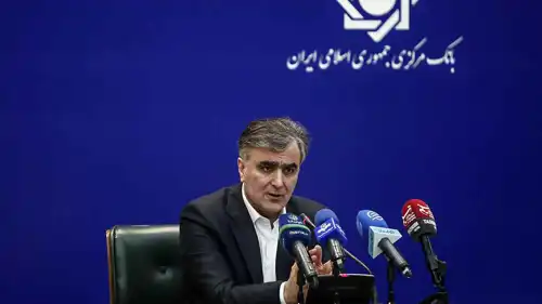 رئيس البنك المركزي الإيراني محمد رضا فرزين