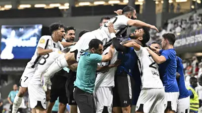 احتفال لاعبي الجزيرة الإماراتي