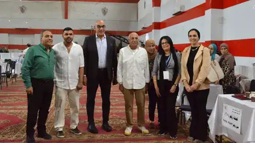 حسين لبيب رئيس الزمالك ونائبه هشام نصر في اجتماع الجمعية العمومية الأخير