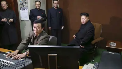 الريس الكوري الشمالي مع قادته