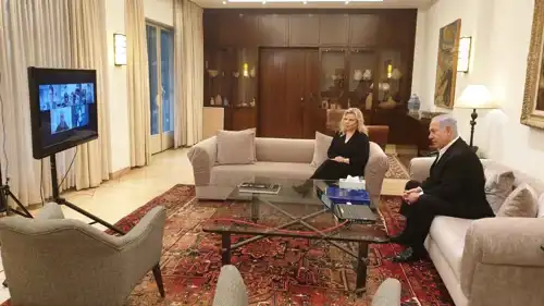 رئيس الوزراء الإسرائيلي بنيامين نتنياهو وزوجته سارة