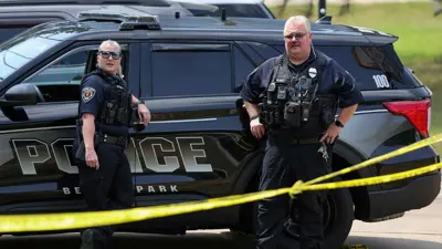 شرطيان أمريكيان أمام بيت مطلق النار على ترامب