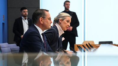 زعيما حزب البديل من أجل ألمانيا اليميني المتطرف أليس فايدل وتينو شروبالا