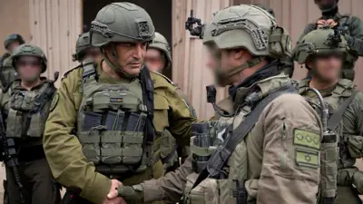 الجنرال إيال زامير في غزة بوقت سابق