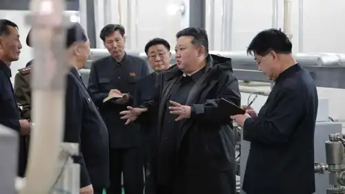 زعيم كوريا الشمالية يتفقد موقع أبحاث نووية