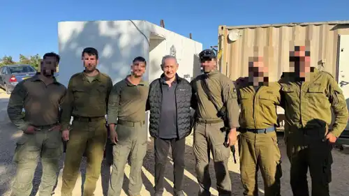 بنيامين نتنياهو خلال زيارته "القبة الحديدية"