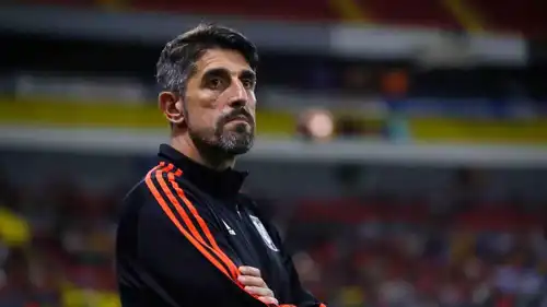  فليكو باونوفيتش مدرب منتخب صربيا 