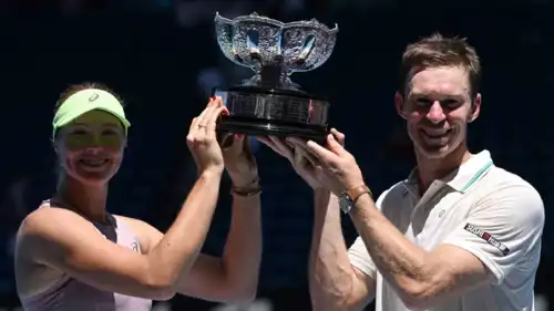 جون بيرز وأوليفيا جاديكي 