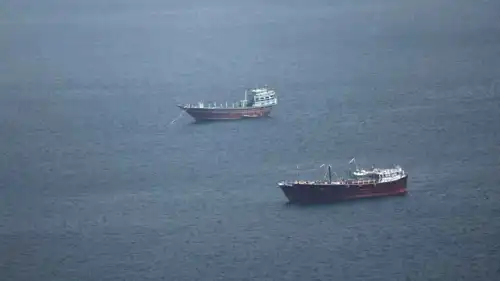 قوارب في مضيق هرمز