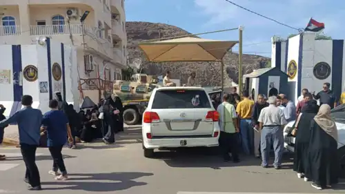 قوات عسكرية تغلق مبنى الأمانة العامة للمجلس الانتقالي