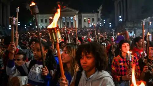 مسيرة لكوبيين يحيون فيها ذكرى بطل قومي قائد البلاد للاستقلال