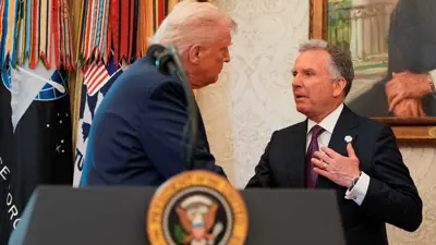 ترامب خلال حديث مع مبعوثه للشرق الأوسط ويتكوف