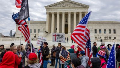 جمهوريون أمام مقر الكونغرس الأمريكي (الكابيتول)